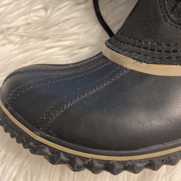SOREL Boots size 8 color black  and some tan excellent condition see all photos - Picture 5 of 12